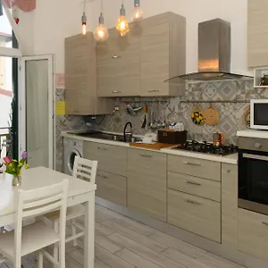 https://silvias-house-marina-di-pisa.it-tuscanyhotel.com