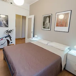 https://roomy-central-apartment.it-lombardy.com