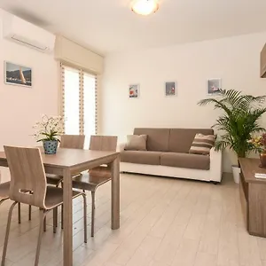 https://appartamenti-gg-desenzano-del-garda.it-lombardy.com